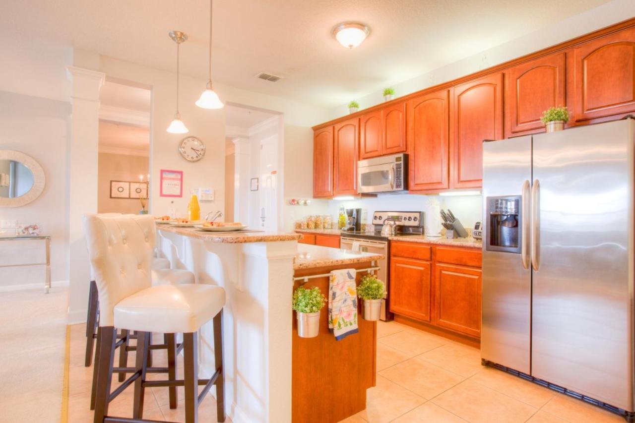 Stunning Lakeview Condo Wprivate Balcony キシミー エクステリア 写真
